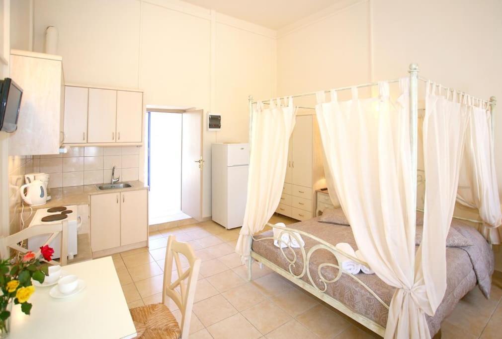 On The Beach Apartments Khora Sfakion Bagian luar foto