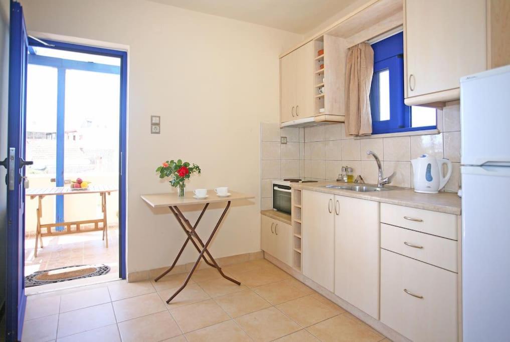 On The Beach Apartments Khora Sfakion Bagian luar foto