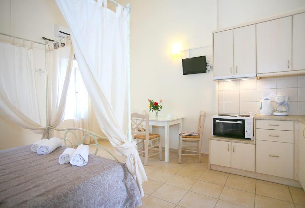 On The Beach Apartments Khora Sfakion Bagian luar foto